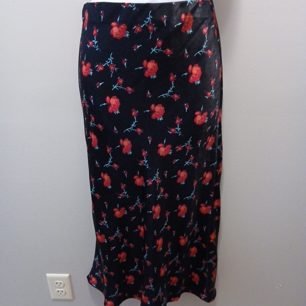 Francesca’s Mi ami Size Small Black With Red Roses  Midi Skirt NWT